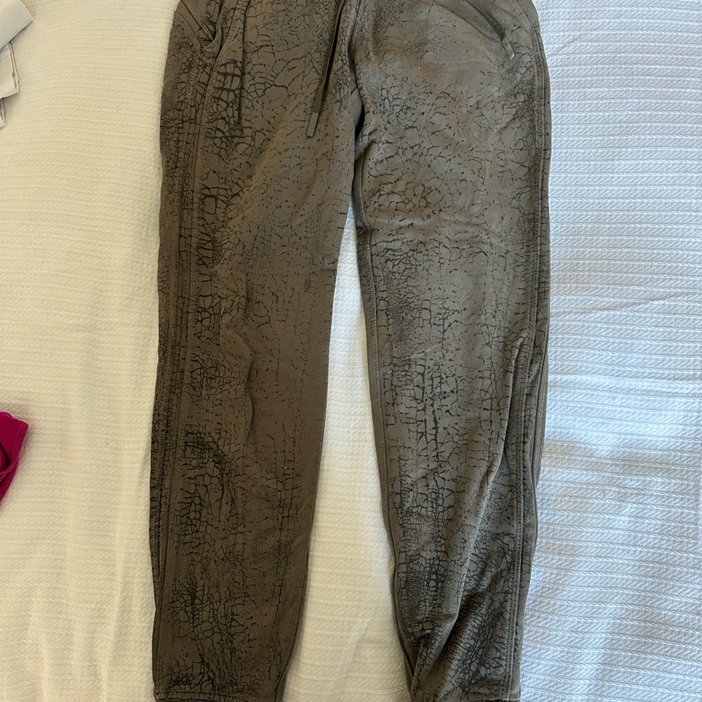 lululemon gray snakeskin joggers